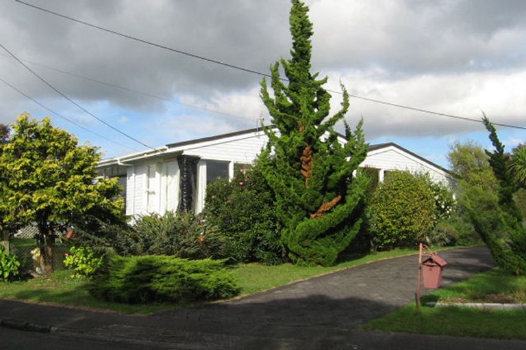 Photo of property in 2b Murray Road, Te Atatu Peninsula, Auckland, 0610