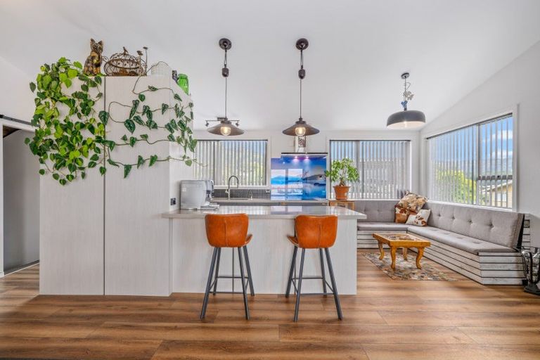 Photo of property in 32-34 Moana View Road, Waikawa, Picton, 7220