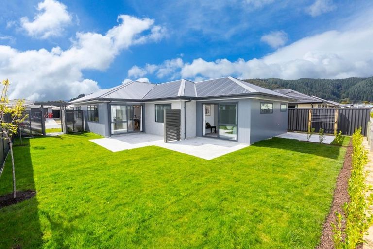 Photo of property in 49 Buddle Road, Wallaceville, Upper Hutt, 5018
