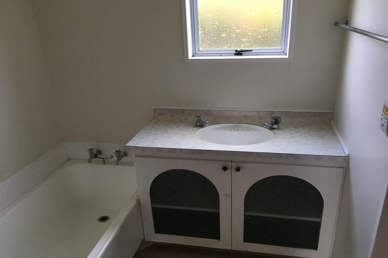 Photo of property in 37 Oakfield Crescent, Pukete, Hamilton, 3200