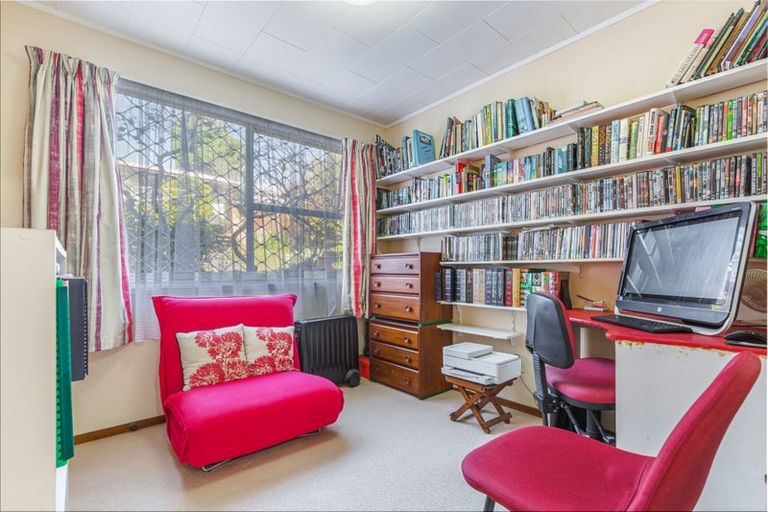 Photo of property in 6 Hewlett Road, Massey, Auckland, 0614