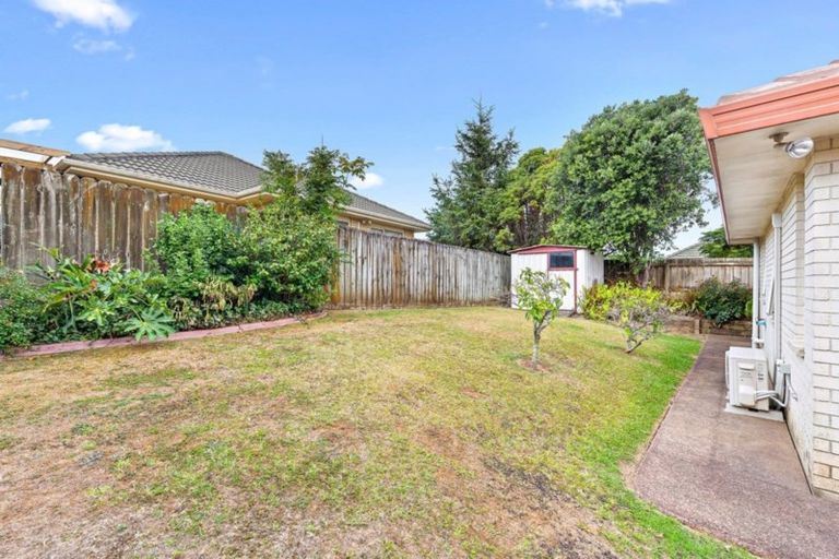 Photo of property in 114 Golfland Drive, Golflands, Auckland, 2013
