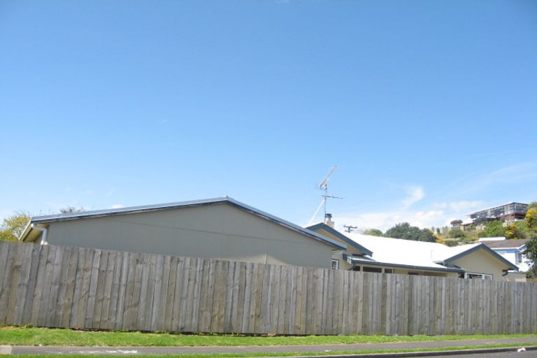 Photo of property in 13 Tupoki Street, Glen Avon, New Plymouth, 4312