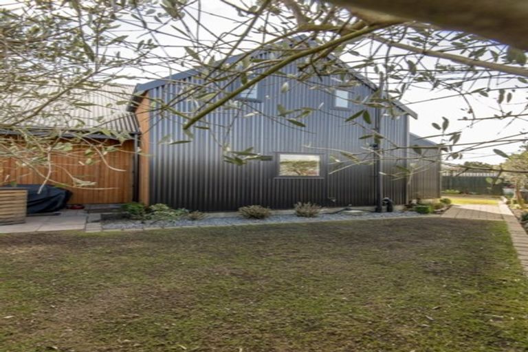 Photo of property in 3/48 Mcfaddens Road, St Albans, Christchurch, 8052