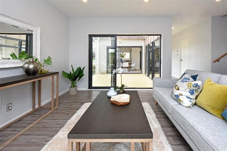 Photo of property in 5d Mcquoids Road, Flat Bush, Auckland, 2019