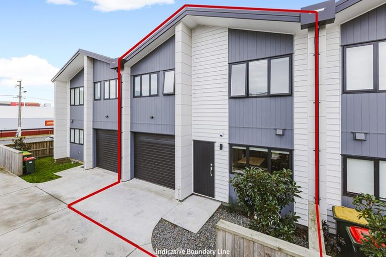 Photo of property in 2/81 Pilkington Road, Panmure, Auckland, 1072