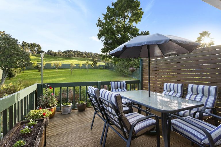 Photo of property in 11 Grassmere Road, Henderson Valley, Auckland, 0612