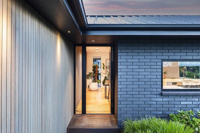 Photo of property in 7 Winning Post Place, Halswell, Christchurch, 8025