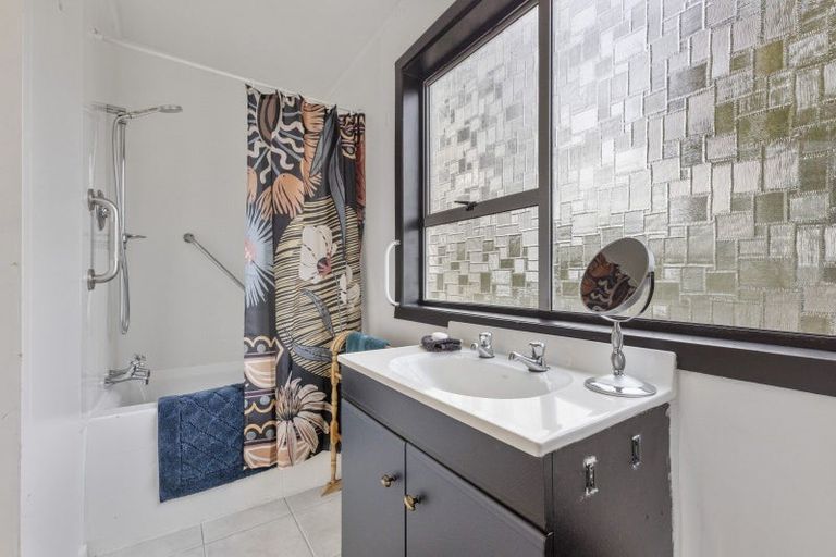 Photo of property in 53 Easther Crescent, Kew, Dunedin, 9012