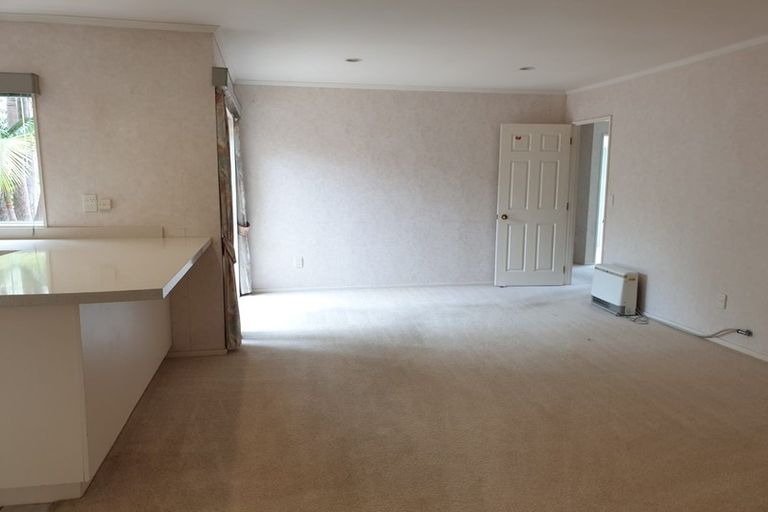 Photo of property in 122 Golfland Drive, Golflands, Auckland, 2013