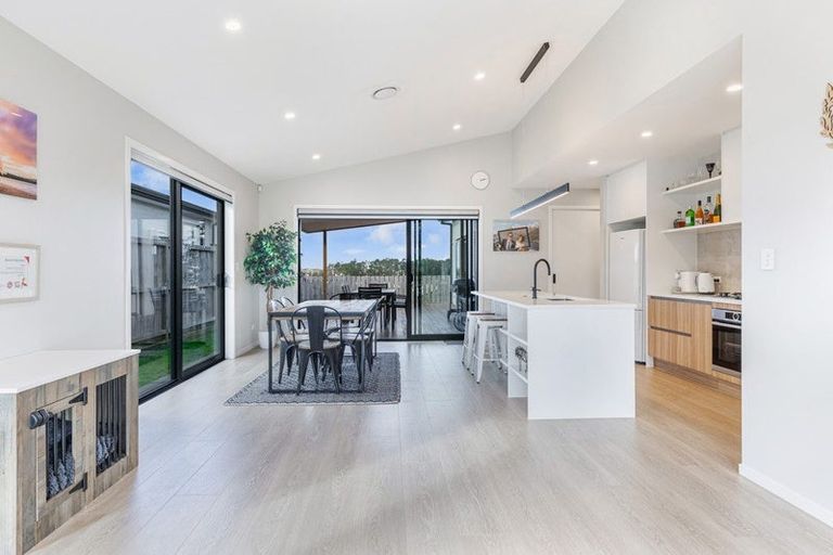 Photo of property in 74 Vinistra Road, Huapai, Kumeu, 0810