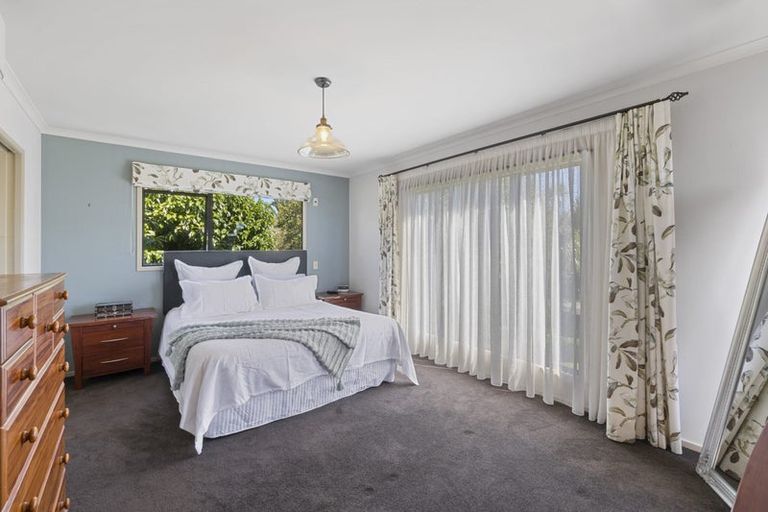 Photo of property in 7 Taylor Place, Merrilands, New Plymouth, 4312