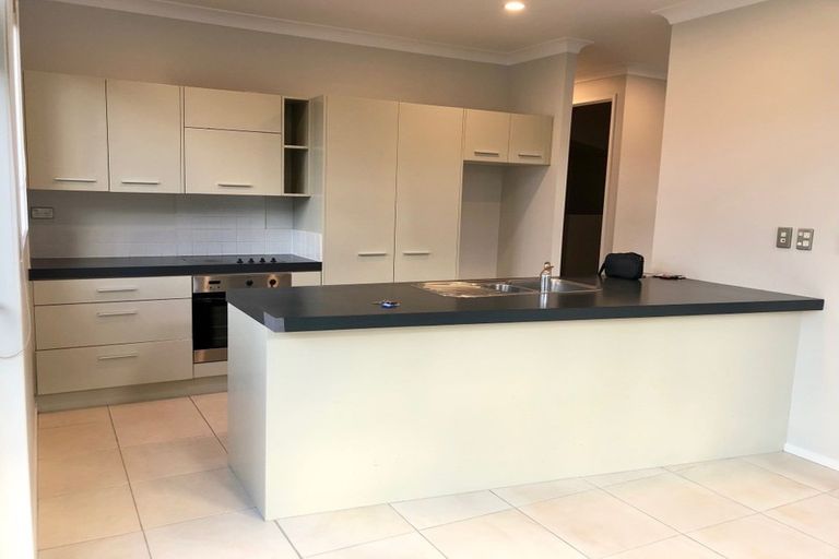 Photo of property in 11m Clearwater Cove, West Harbour, Auckland, 0618