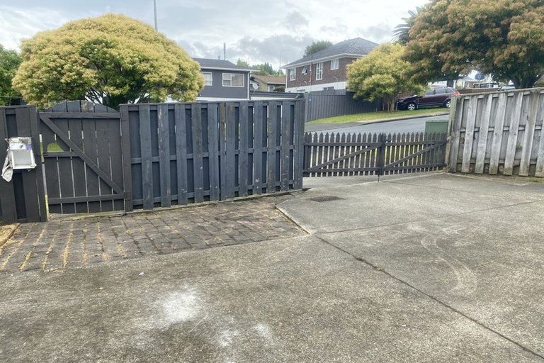 Photo of property in 72 Kirby Street, Glendene, Auckland, 0602