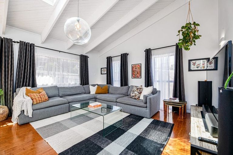 Photo of property in 5 Derwent Crescent, Titirangi, Auckland, 0604