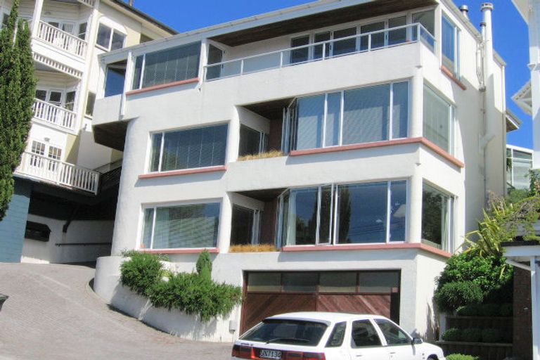 Photo of property in 10 Central Terrace, Kelburn, Wellington, 6012