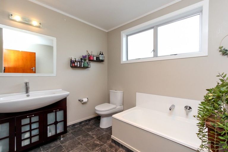 Photo of property in 28 Mouatt Street, Waitara, 4320