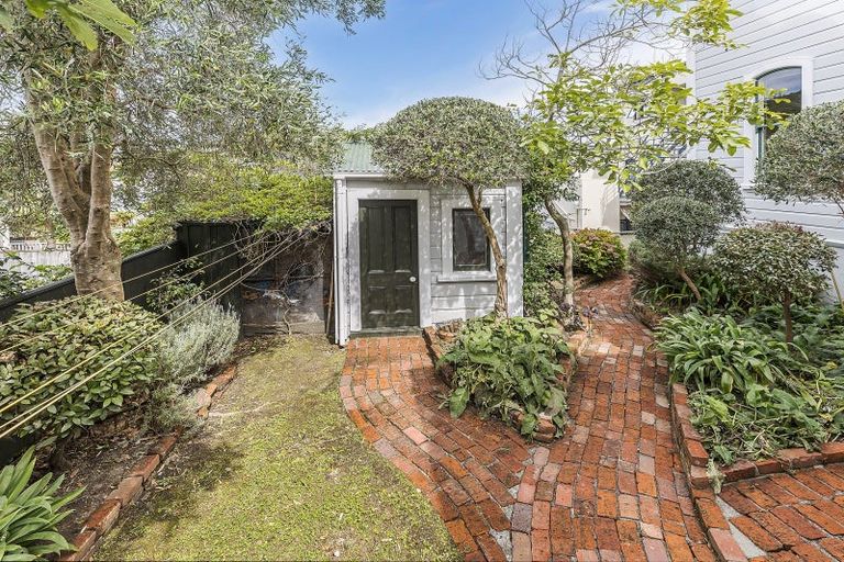 Photo of property in 91 Brougham Street, Mount Victoria, Wellington, 6011