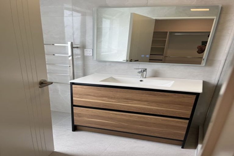 Photo of property in 26a Oreil Avenue, West Harbour, Auckland, 0618