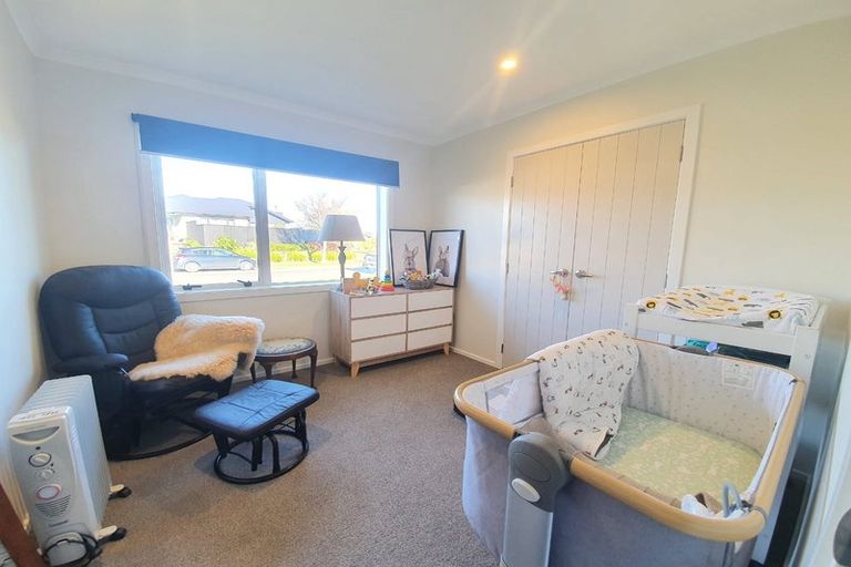 Photo of property in 3 Gibraltar Way, Fitzherbert, Palmerston North, 4410