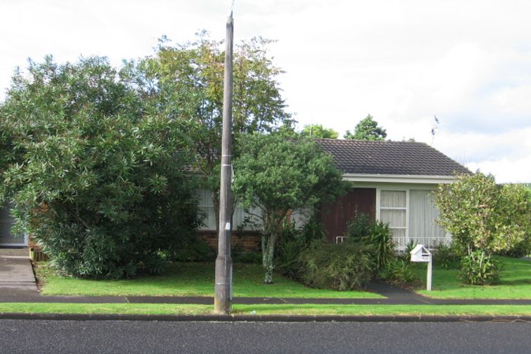 Photo of property in 2/4 Norman Spencer Drive, Papatoetoe, Auckland, 2104