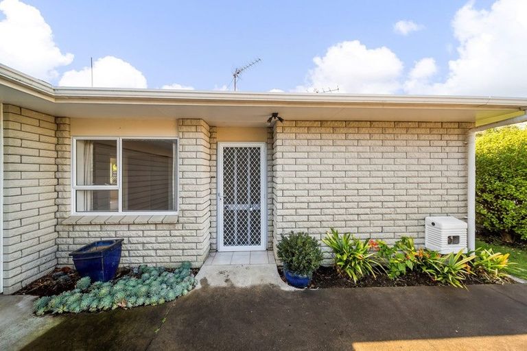 Photo of property in 4 Massey Street, Westown, New Plymouth, 4310