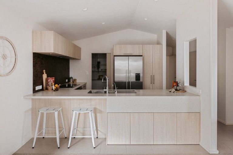 Photo of property in 16 Ellesmere Close, Pyes Pa, Tauranga, 3112