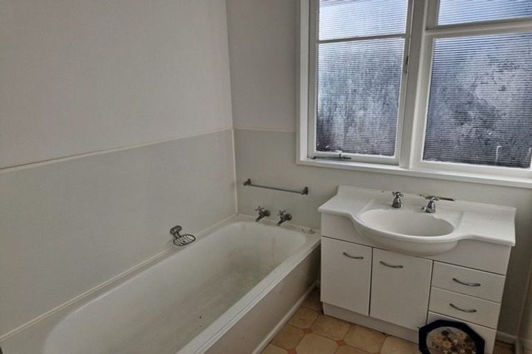 Photo of property in 3 Waters Place, New Lynn, Auckland, 0600