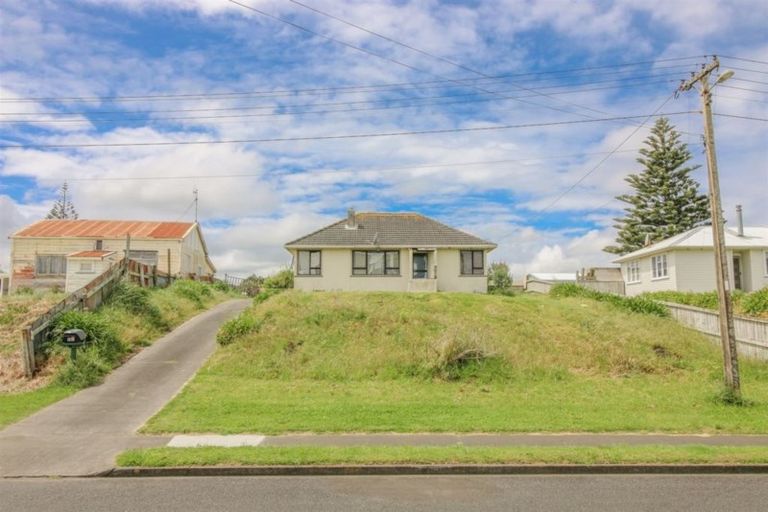 Photo of property in 14 Egmont Street, Patea, 4520
