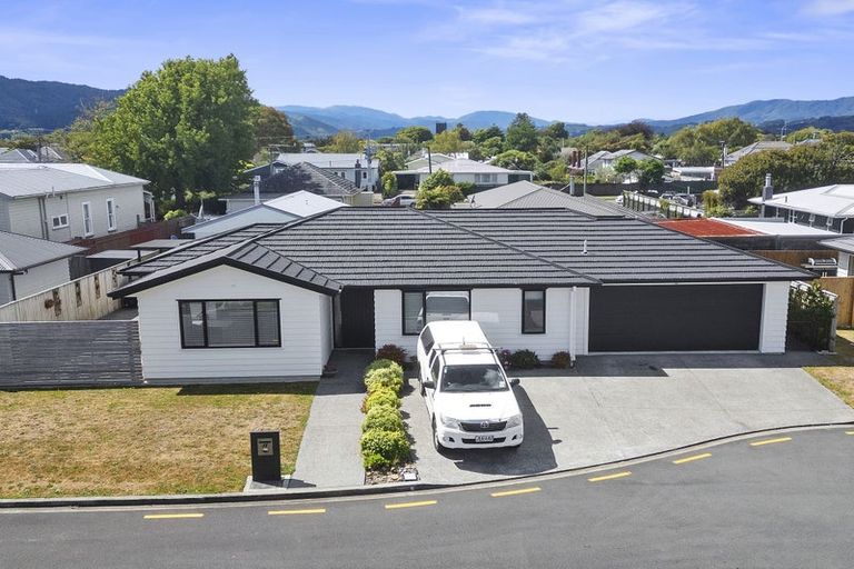 Photo of property in 11 Poulson Grove, Trentham, Upper Hutt, 5018