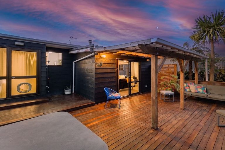 Photo of property in 21 Dale Road, Raumati South, Paraparaumu, 5032