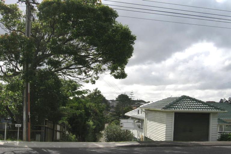Photo of property in 10 Sunnynook Road, Sunnynook, Auckland, 0620