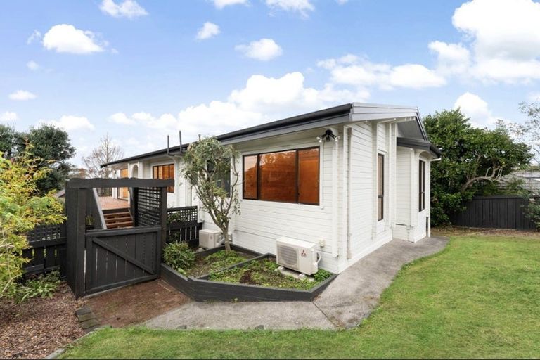 Photo of property in 10 Lagoon Way, West Harbour, Auckland, 0618