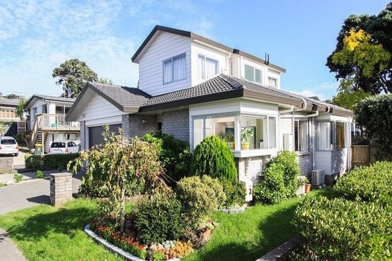 Photo of property in 2/29 Eastern Beach Road, Eastern Beach, Auckland, 2012