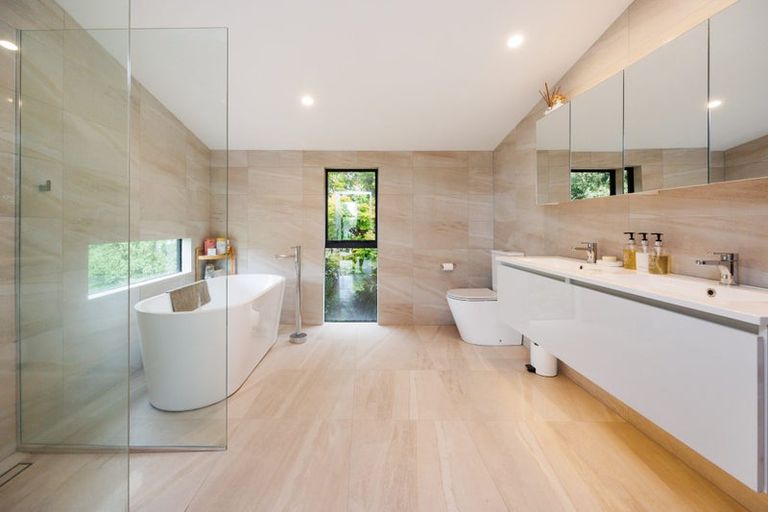 Photo of property in 9 Belmont Place, Terrace End, Palmerston North, 4410