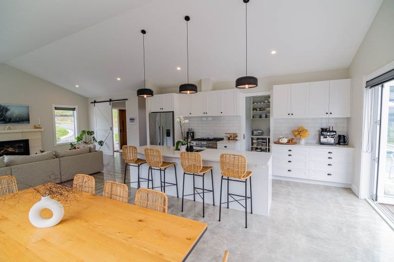 Photo of property in 16 Taruna Place, Havelock North, 4130