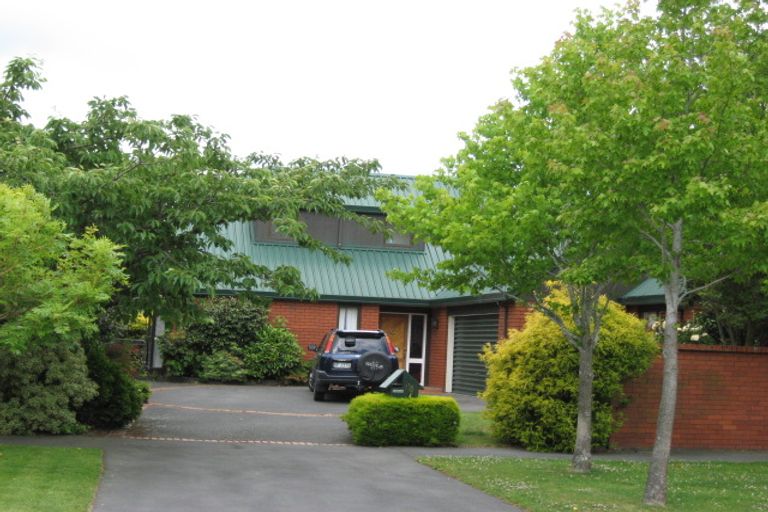 Photo of property in 18 Felstead Place, Avonhead, Christchurch, 8042