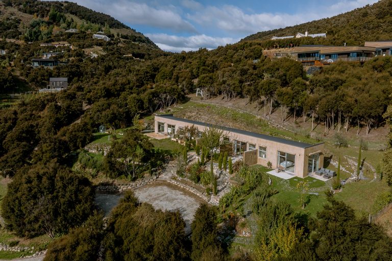 Photo of property in 18 Hidden Hills Drive, Wanaka, 9305