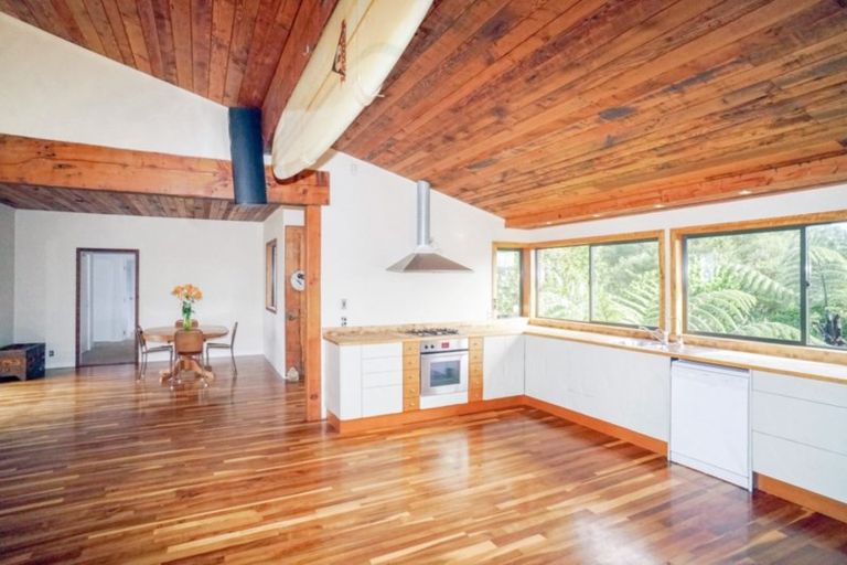 Photo of property in 209 Piha Road, Piha, New Lynn, 0772