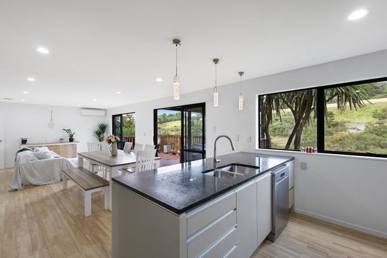 Photo of property in 13 Stubbs Place, Fairview Heights, Auckland, 0632