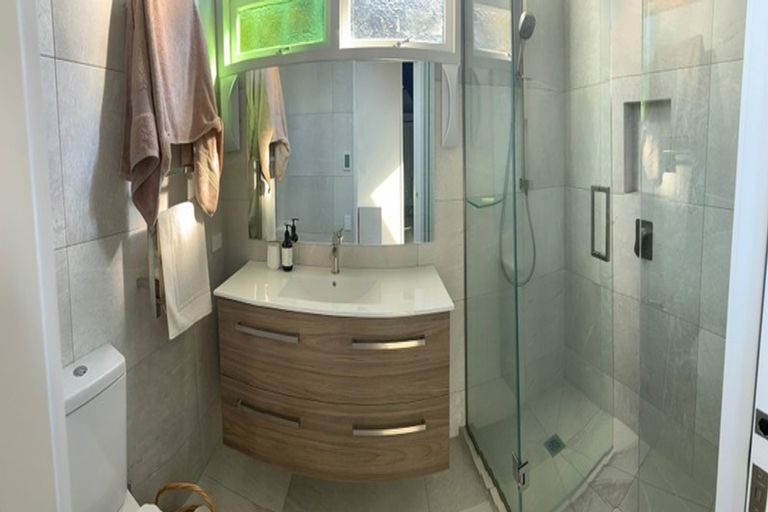 Photo of property in 94 Kowhai Road, Campbells Bay, Auckland, 0630