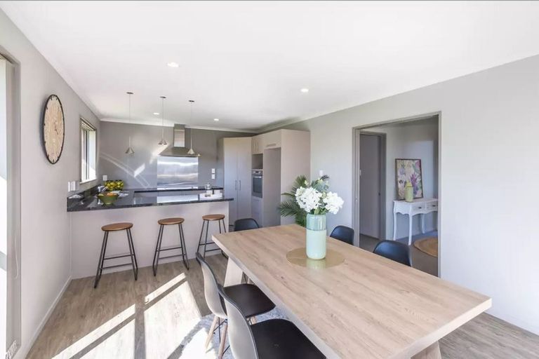 Photo of property in 71 Overbury Crescent, Rolleston, 7614