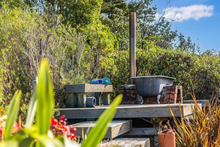 Photo of property in 21 Paekakariki Hill Road, Pauatahanui, Porirua, 5381