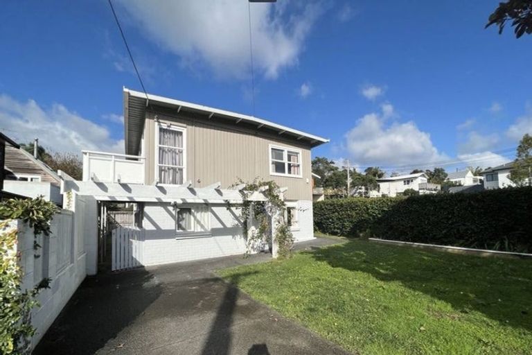Photo of property in 1/110 Saddleback Rise, Murrays Bay, Auckland, 0630