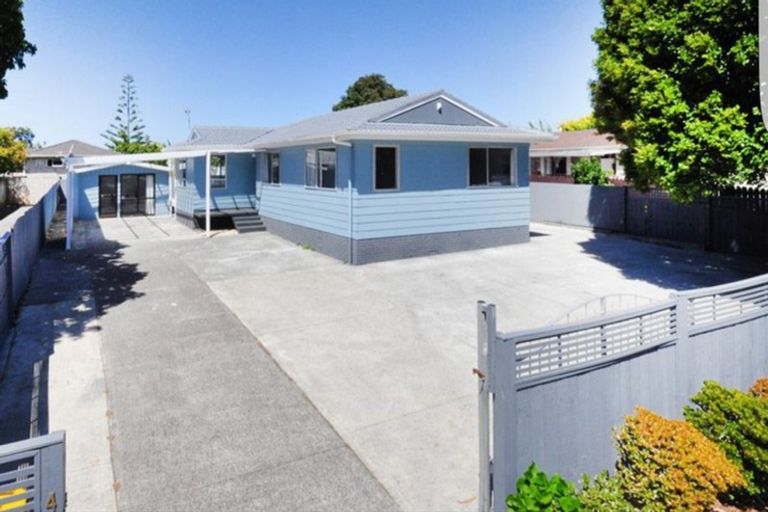 Photo of property in 404 Roscommon Road, Clendon Park, Auckland, 2103