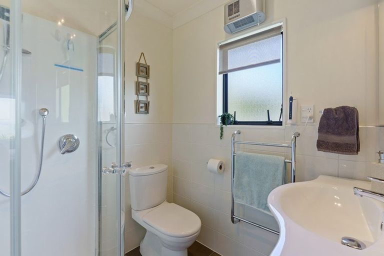 Photo of property in 42 Ames Street, Paekakariki, 5034