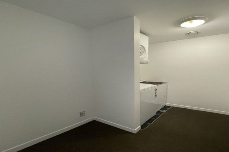 Photo of property in Montreaux Apartments, 6i/164 The Terrace, Wellington Central, Wellington, 6011