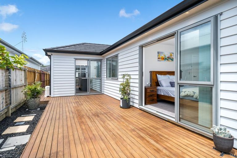 Photo of property in 24 Tarras Road, Kumeu, 0810