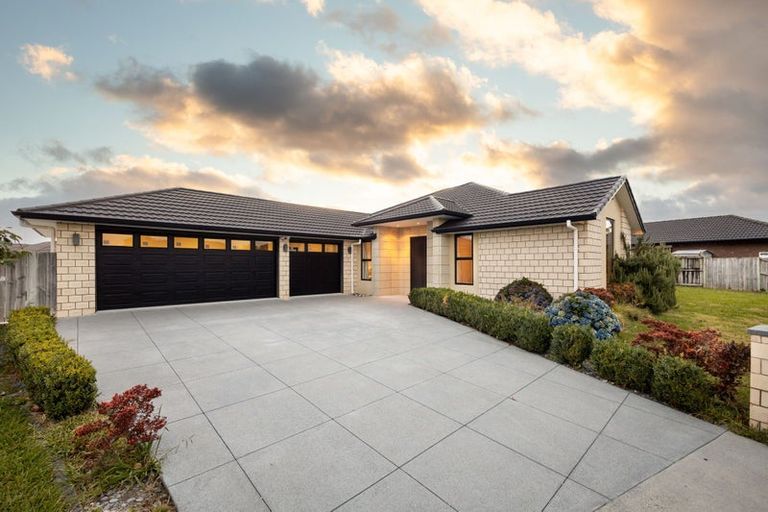 Photo of property in 19 Piwakawaka Court, Rototuna North, Hamilton, 3210