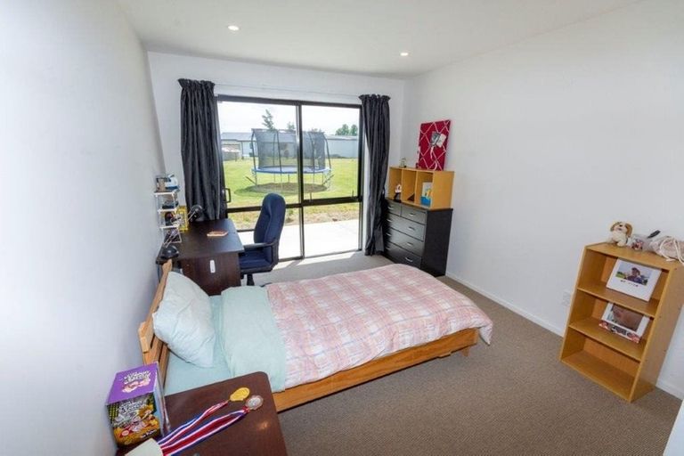 Photo of property in 8 Northside Drive, Waikuku, Rangiora, 7473